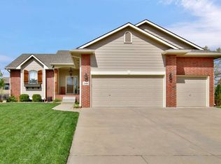 2100 E Quail Hollow St, Derby, KS 67037