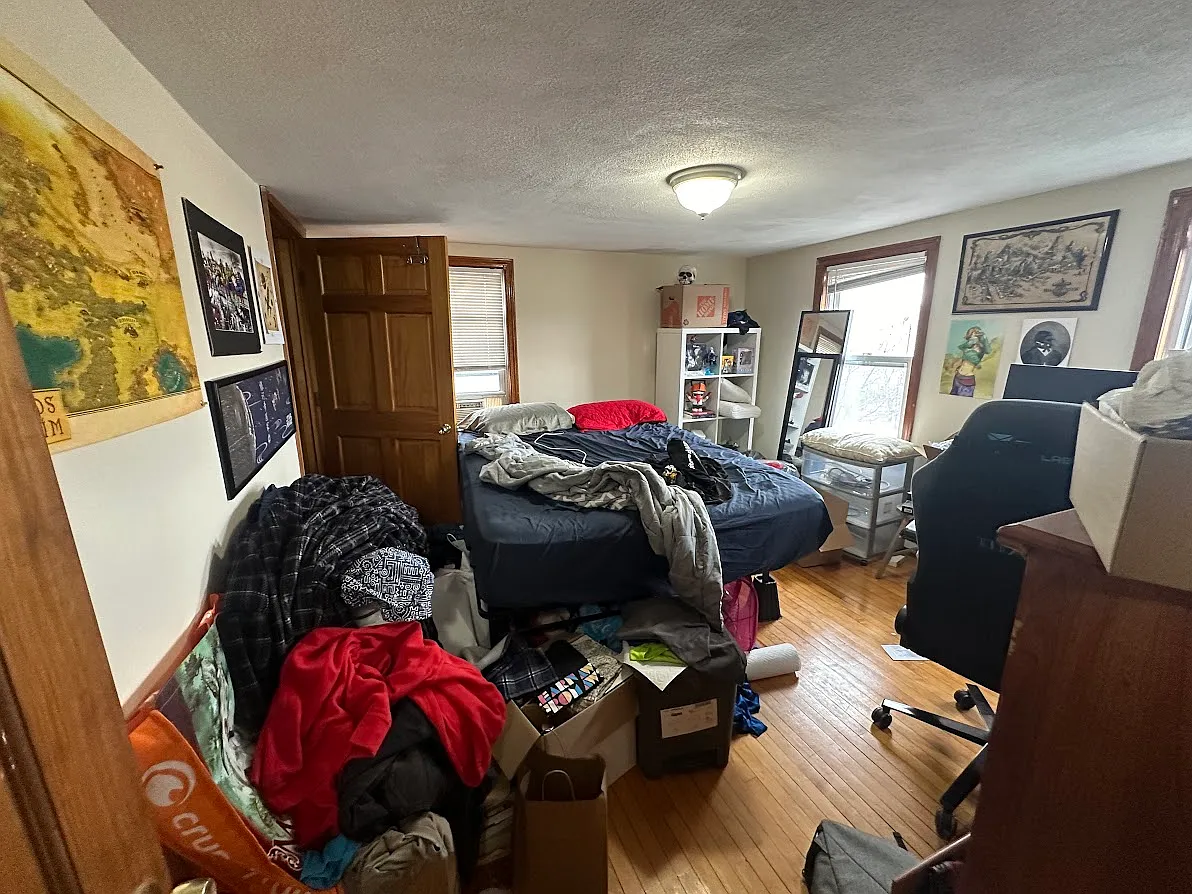 4 bed, 1350 sqft, $3,745 — Photo 4
