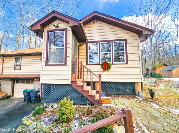 115 Lake Shore Rd, Shohola, PA 18458