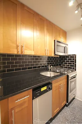 Rented by City Connections Realty | media 10