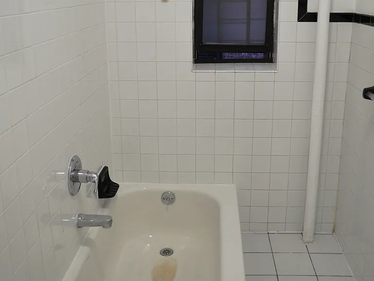 180 Claremont Ave #66 — Photo 7