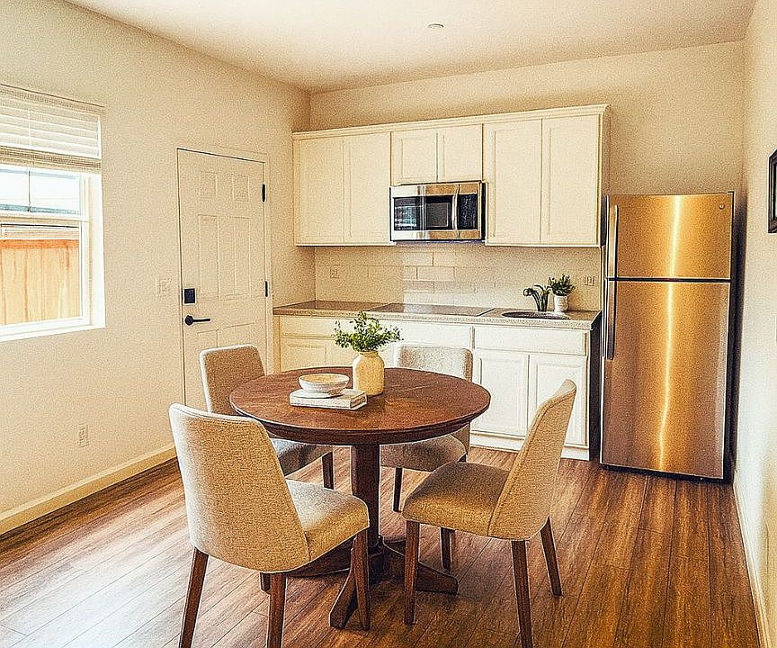 1st image of 3065 Newfoundland Dr #2