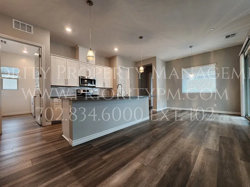 3 bed, 1667 sqft, $2,295 — Photo 1