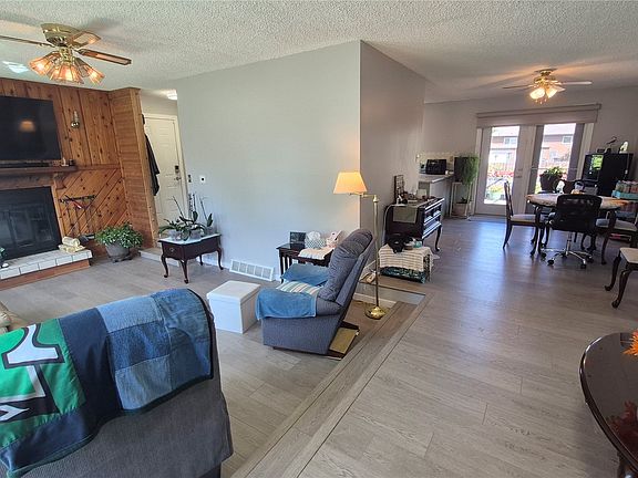 4th image of 409 Herman Crescent
