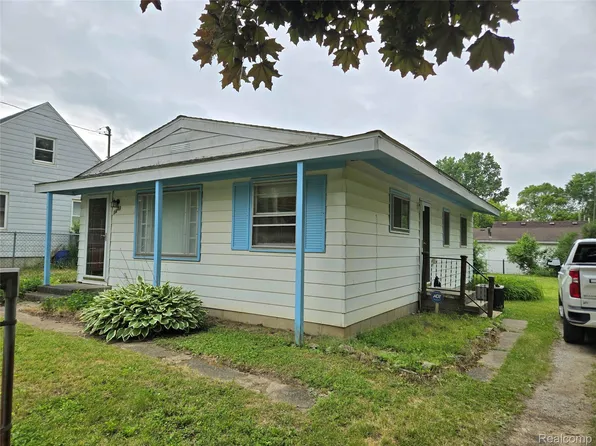 3433 W Mott Ave, Flint, MI 48504