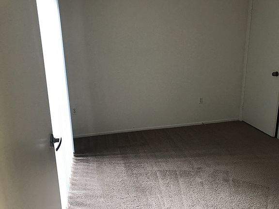 3rd image of 10864 Tierrasanta Blvd