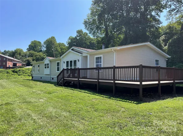 1217 Franklin Grove Church Rd, Bryson City, NC 28713