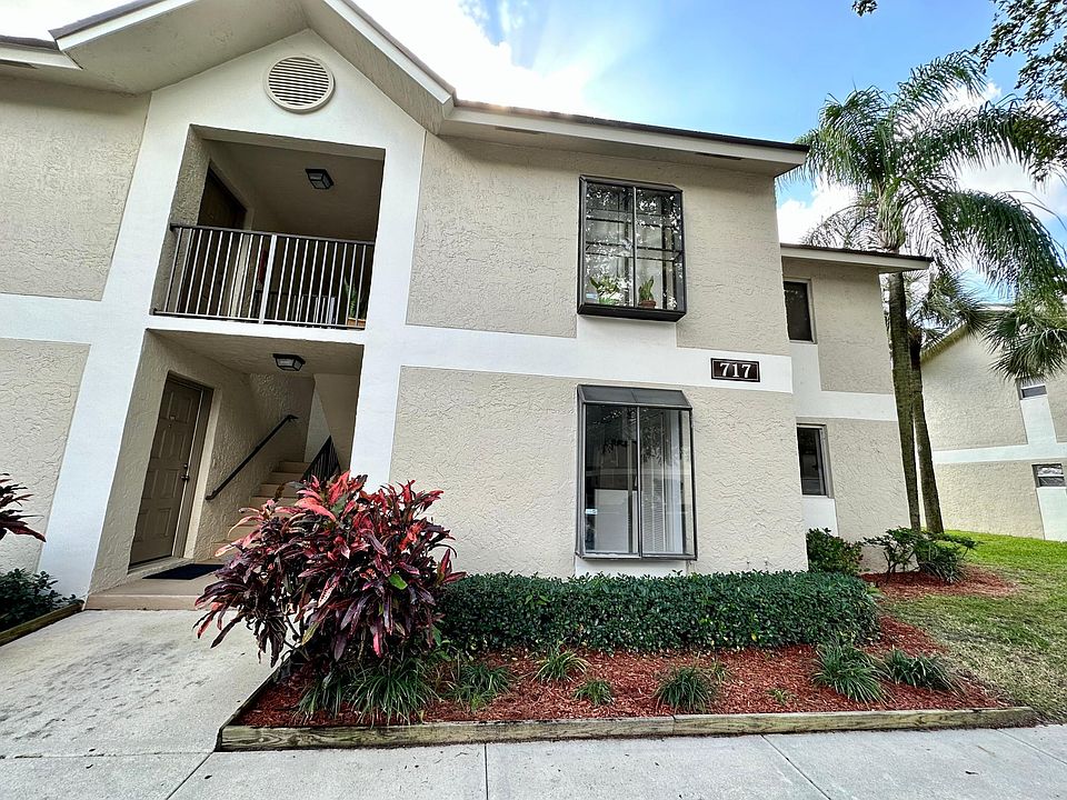 1st image of 717 Gardens Dr APT 106
