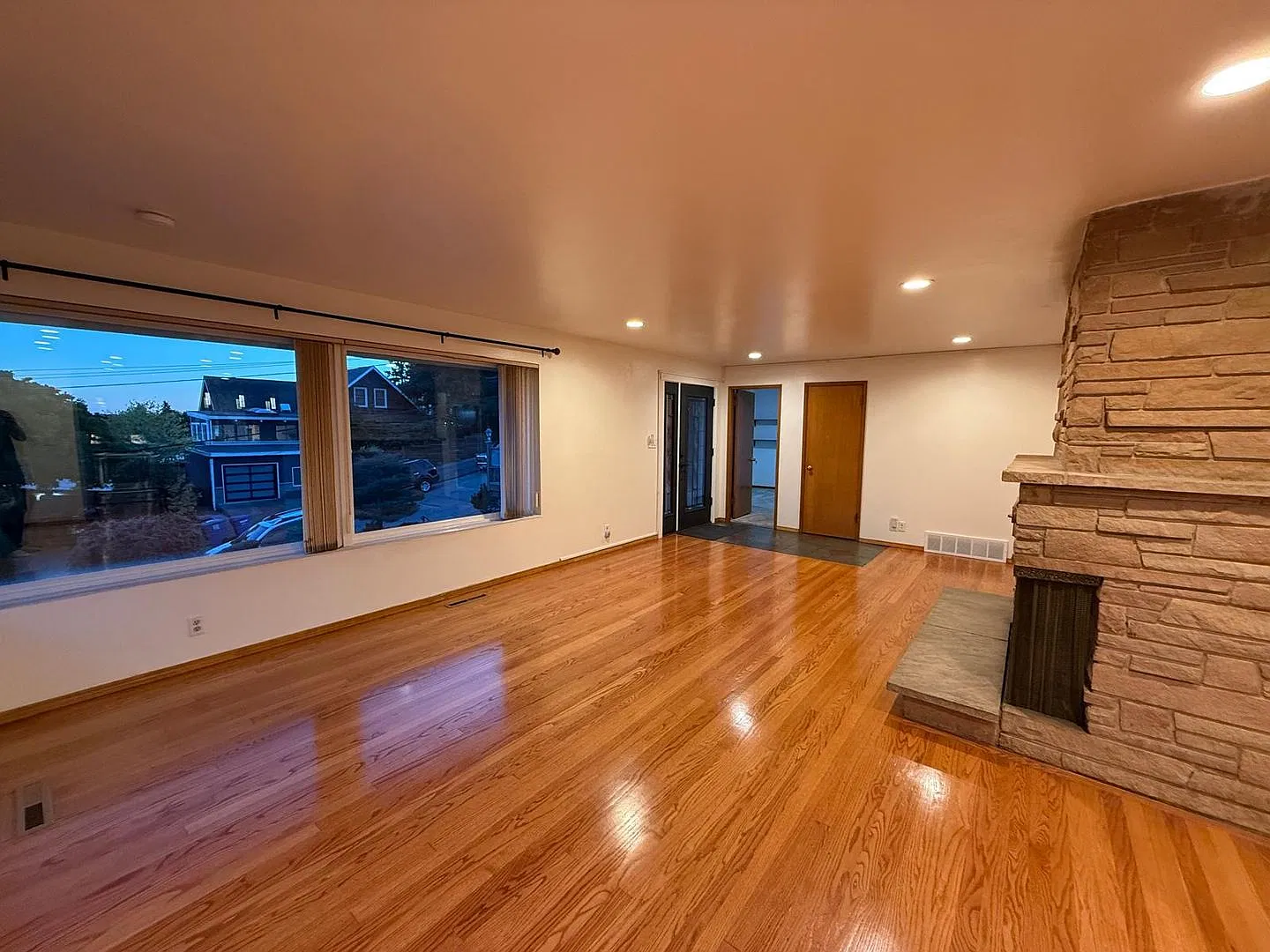 Beautiful 3-Bedroom Home in Prime Magnolia Location with Mt. Rainier Views! — Photo 4