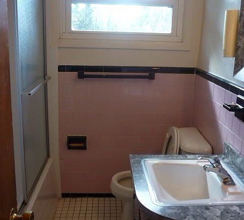 Hall bathroom upstairs