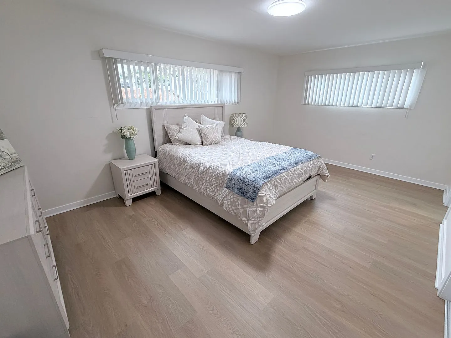Beautiful Remodeled Ranch Style Home — Photo 3