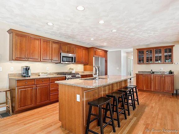 4th image of 1 Canterbury Ln