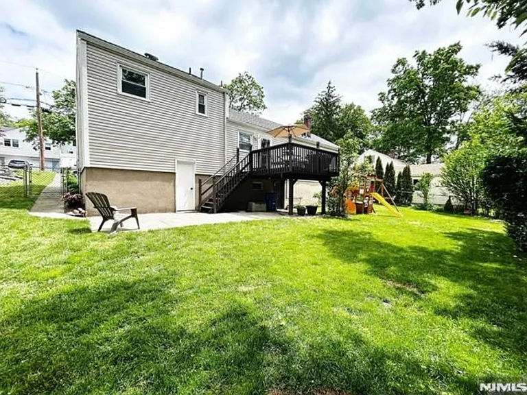 321 Maplewood Dr — Photo 25