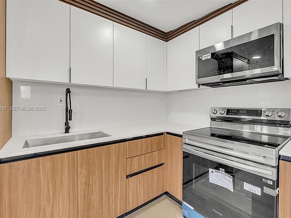 3rd image of 4250 SW 24th St