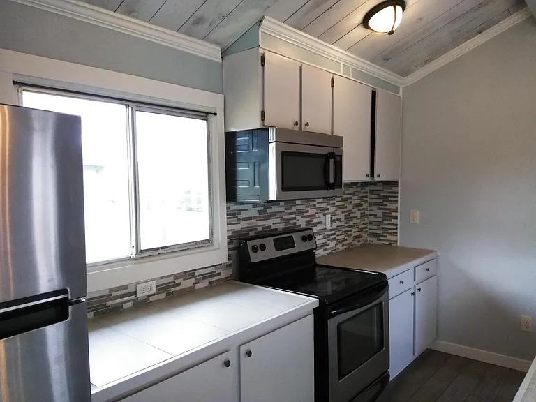 808 W Schley St — Photo 9