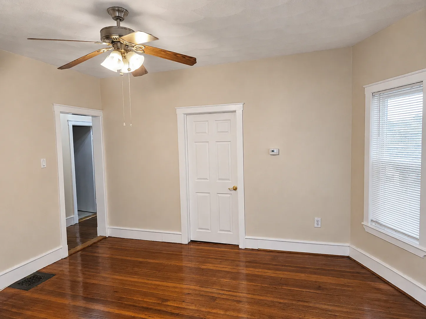 3 bed, 1156 sqft, $2,800 — Photo 4