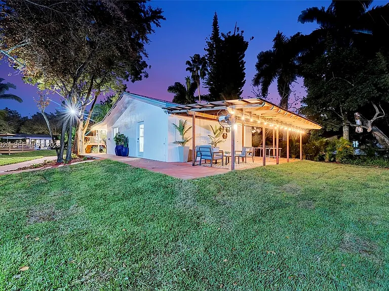14330 SW 20th St — Photo 71
