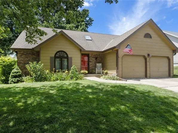 3710 NE Stanton St, Lees Summit, MO 64064