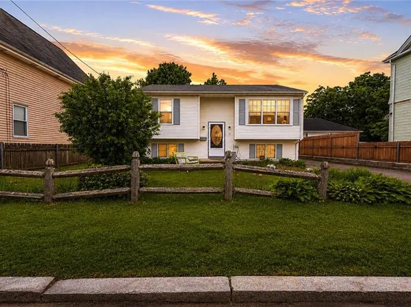 33 Cobb St, East Providence, RI 02914