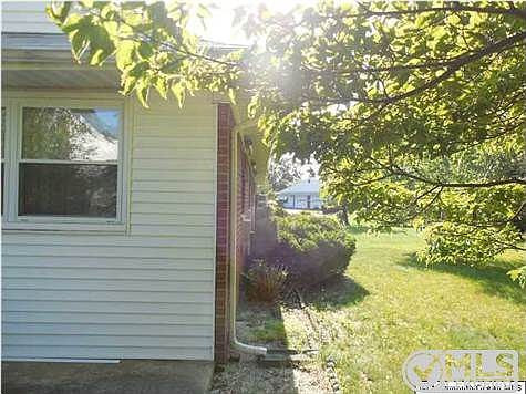 5th image of 185 Laurel Dr #C