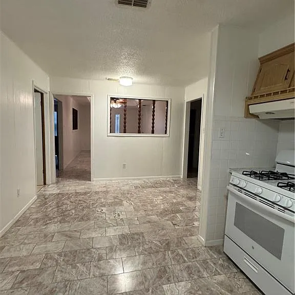1005 Saltillo St — Photo 7