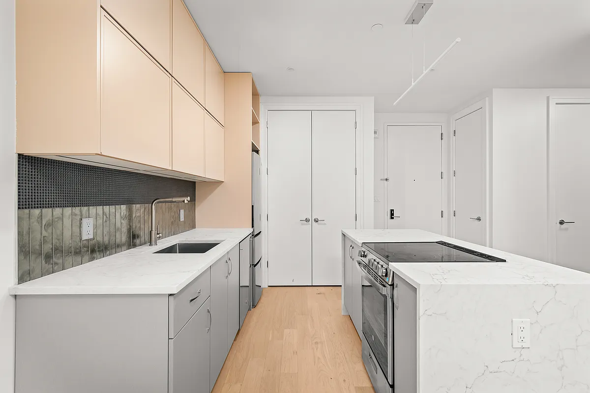 Building Photo - 41-15 24th St #606