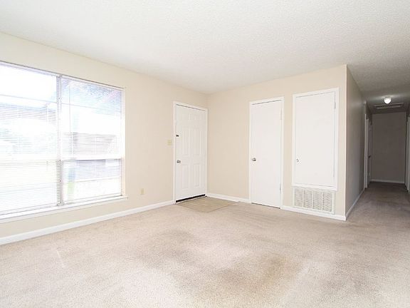 4th image of 3530 Patricia Dr
