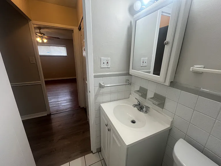 137 E Lockwood Ave #2-B — Photo 10
