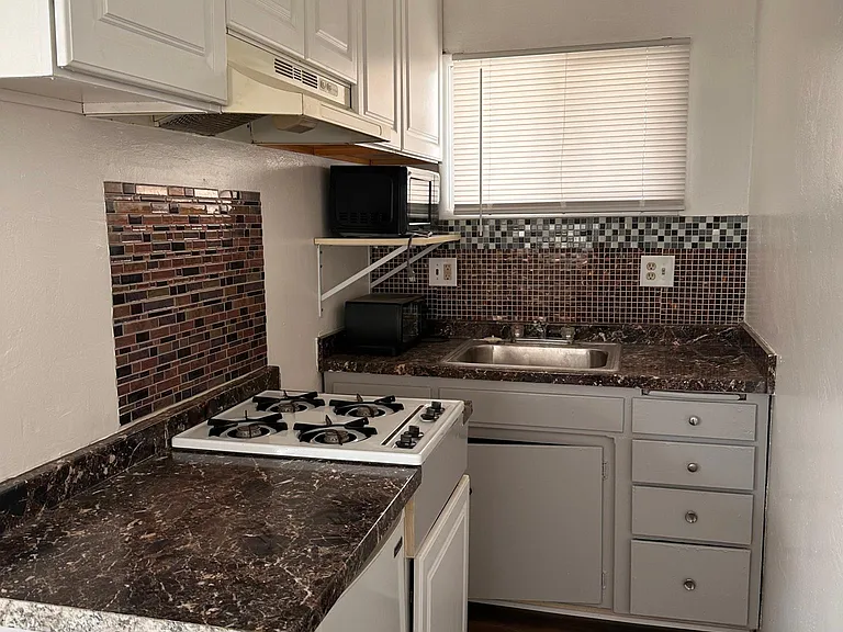 90 N 22nd St — Photo 3