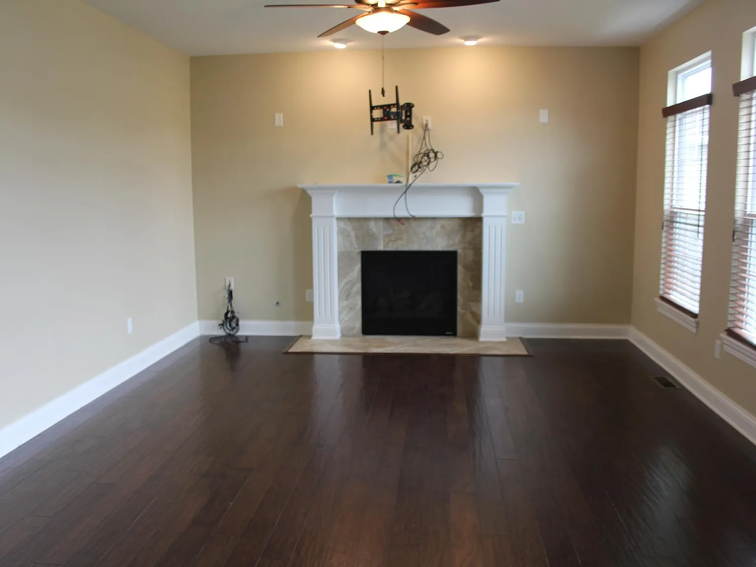 4 bed, 2.5 bath, 3400 sqft, $3,000 — Photo 3