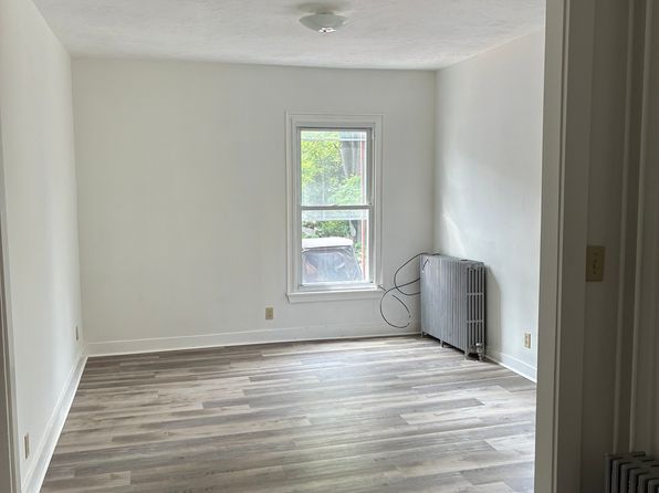 206 Main St