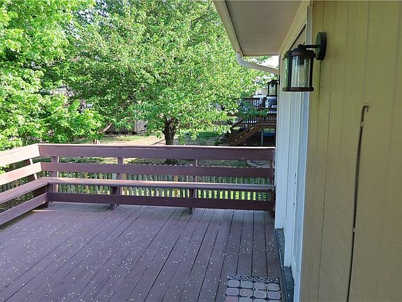 4th image of 1621 NE Whitestone Dr