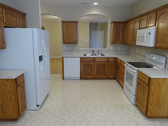 4th image of 2685 Silver Hill Dr