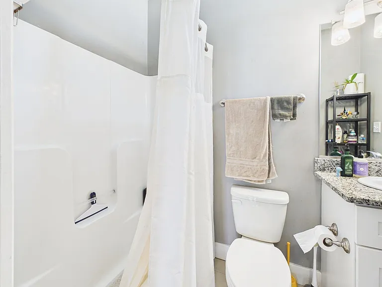2028 W Cary St #4 — Photo 36