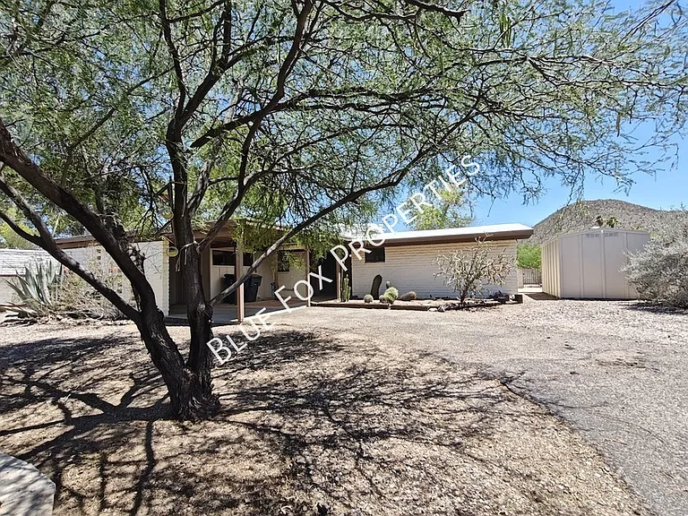 2781 W Calle Carapan — Photo 1