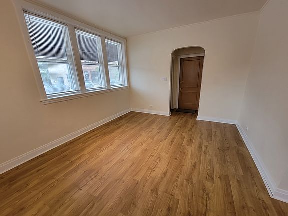 3rd image of 1225 W Grand Ave #1F