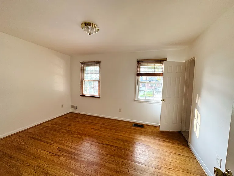 3117 Rosemary Ln — Photo 8