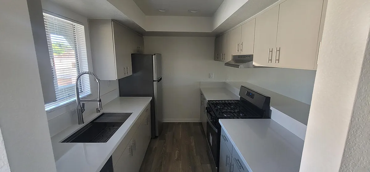 Building Photo - 1526 Orizaba Ave #3