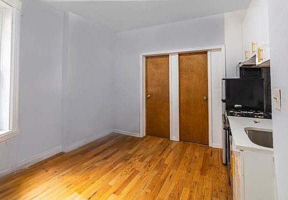 2nd image of 17 Saint Marks Pl APT 9