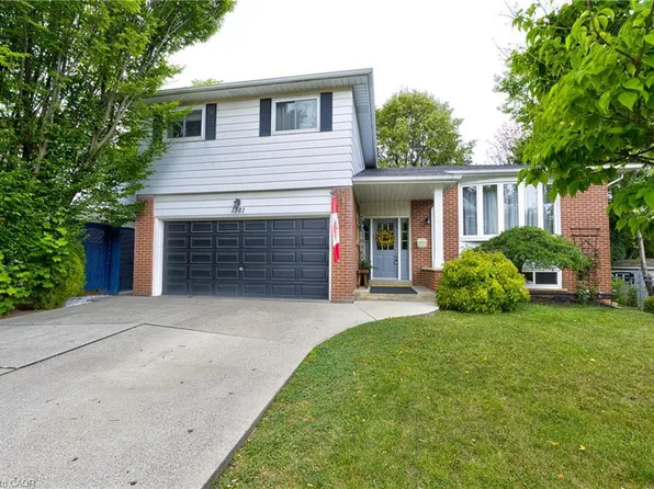 1381 Christina Ct, Burlington, ON L7P 2V8