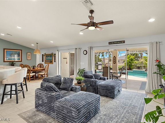 5th image of 302 SE 8th Pl