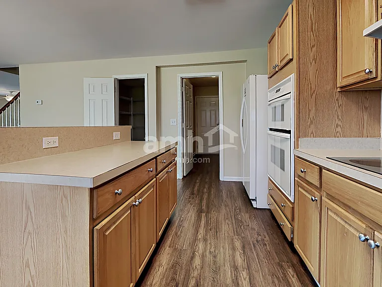 111 Graduate Ln — Photo 3