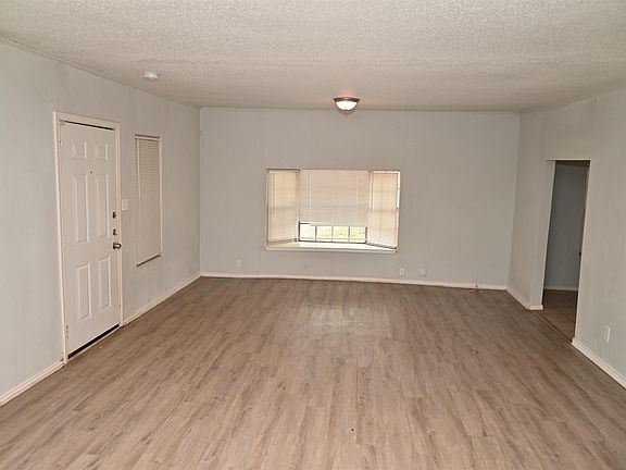 4th image of 1021 N Beverly Dr