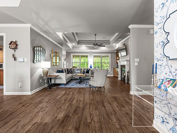 4th image of 216 Lake Valley Dr