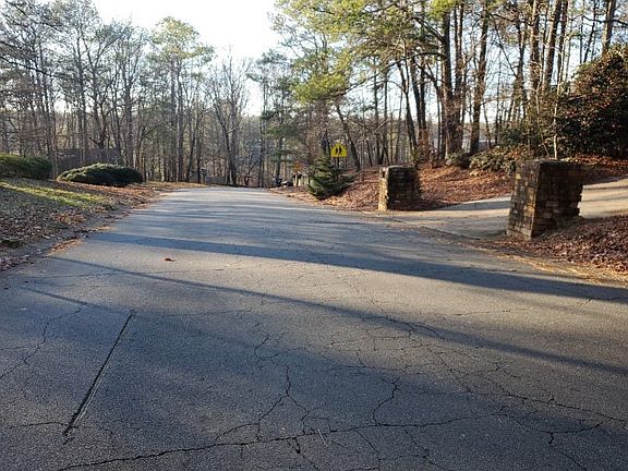 4th image of 2759 Meadow Dr
