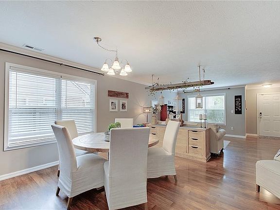 5th image of 26 Meridian Gardens Ln