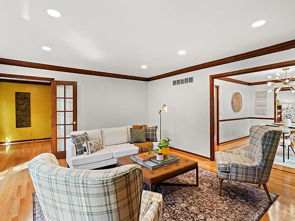 3rd image of 4614 Woodland Dr