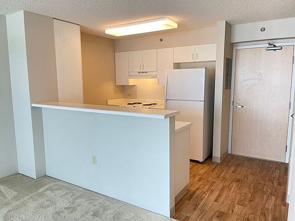 2nd image of 3009 Ala Makahala Pl APT 1006
