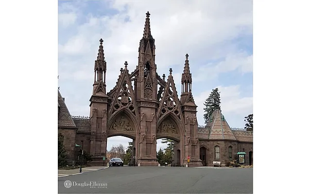 Rented by Douglas Elliman | media 29