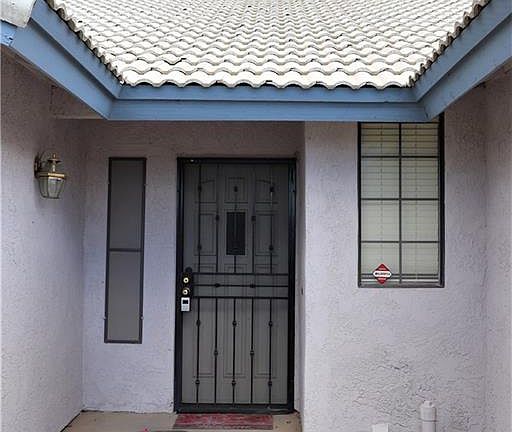 3rd image of 2936 Country Club Dr